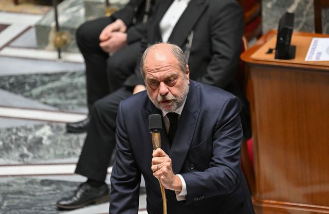 94 féminicides recensés en France en 2023, selon le ministre de la Justice.